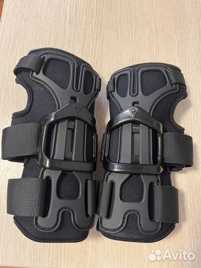 Защита запястья dainese