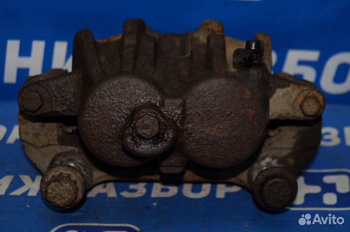 Суппорт передний левый Land Rover Discovery 3 L319