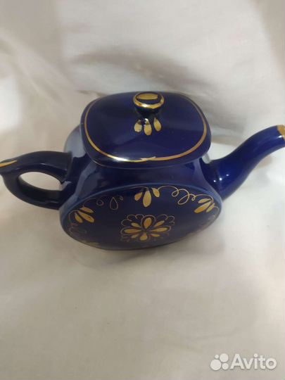 Фарфоровый чайник. ссср. 1960. Гжель