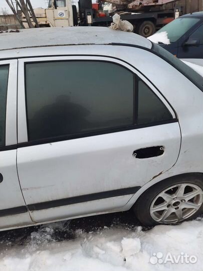 Mitsubishi carisma дверь