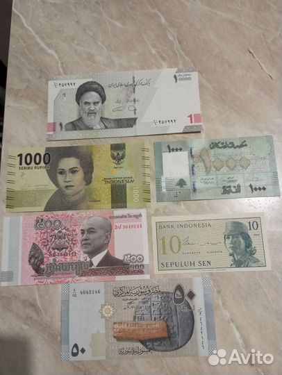 Набор купюр разных стран