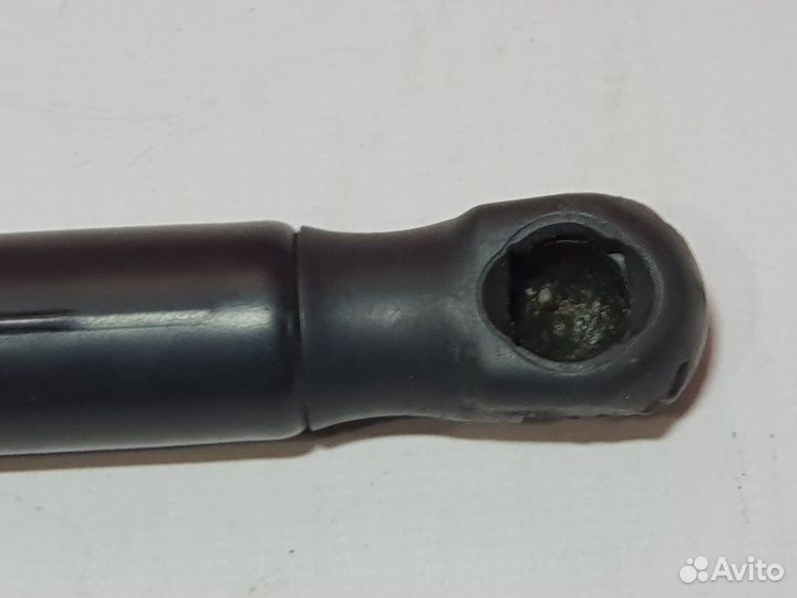 Амортизатор капота Volkswagen Passat 3C2 BVY 2007