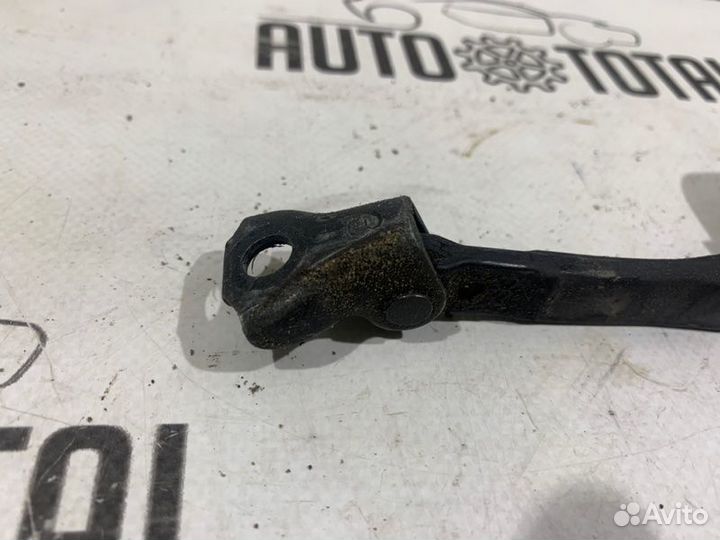 Ограничитель двери задний правый Toyota Corolla