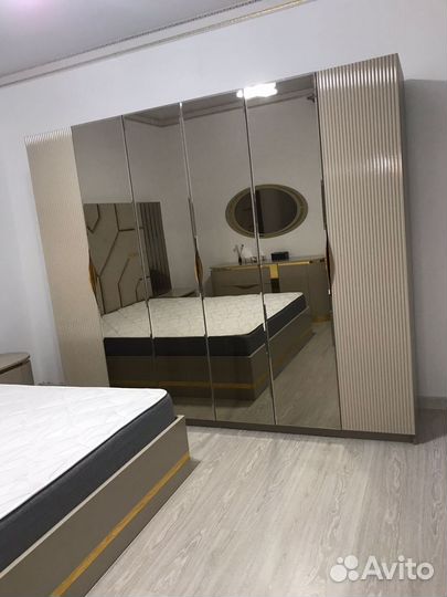 Спальный гарнитур