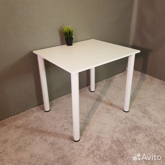 Компьютерный стол 80*80 с белыми ножками