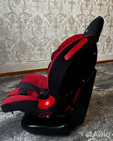 Автомобильное кресло