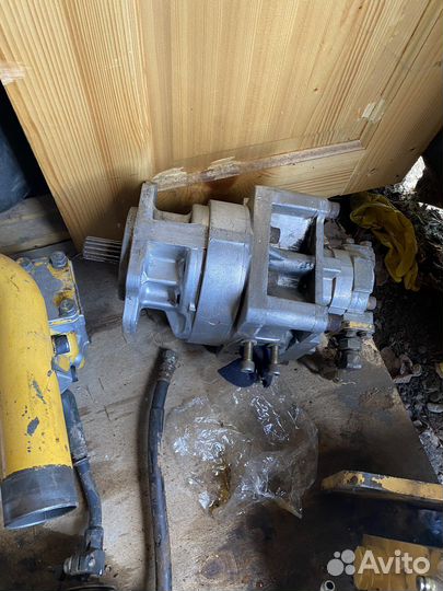 Komatsu D155A5 насосы