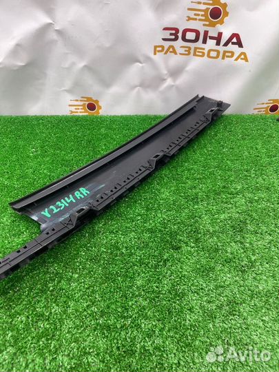 Накладка двери задняя правая Volkswagen Passat B8