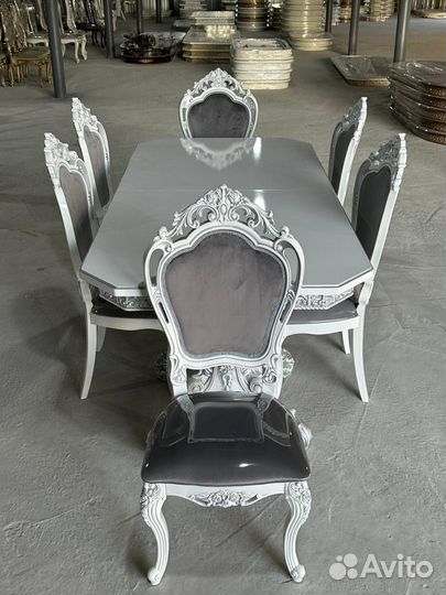 Стол и стулья 