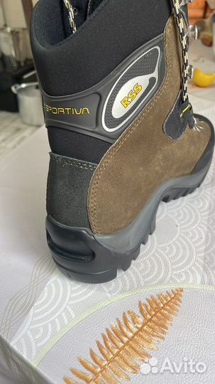 Трекинговые ботинки 42