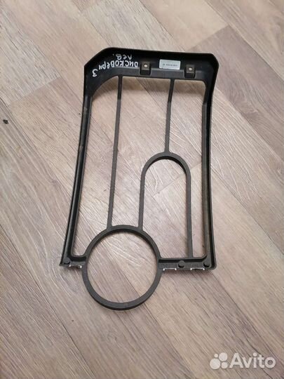 Накладка левой фары Land Rover Discovery 3 2005