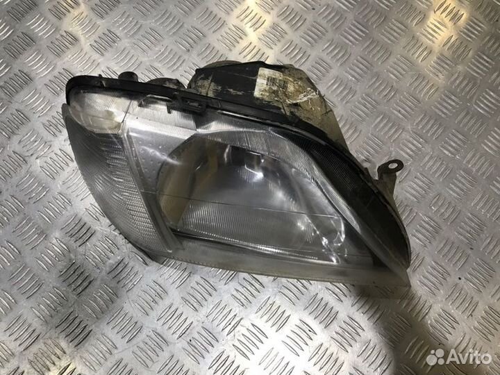 Фара передняя правая Renault Logan
