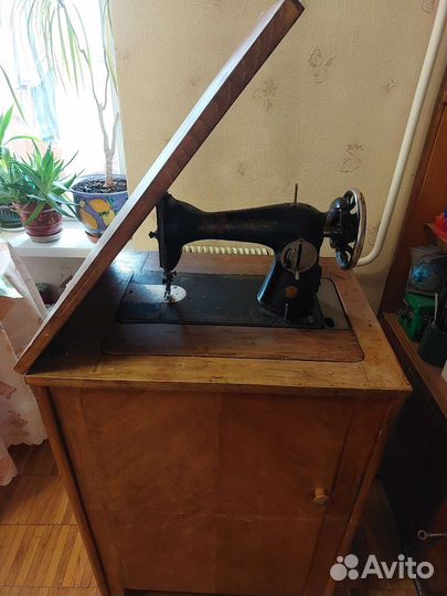 Швейная машина Подольск ножная