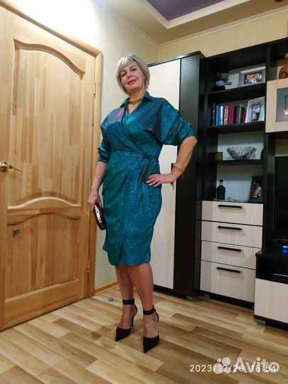 Платье нарядное с запахом