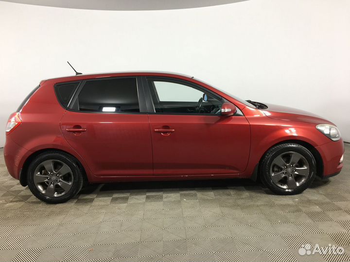 Kia Ceed 1.6 AT, 2010, 130 126 км