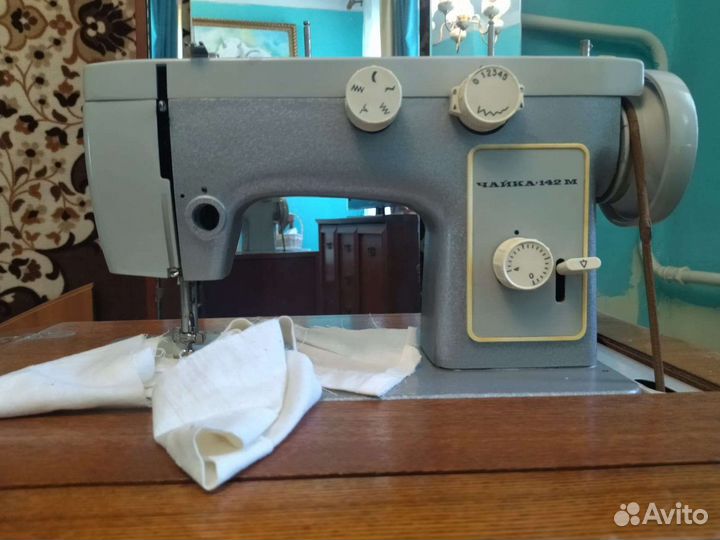 Швейная машина Чайка 142