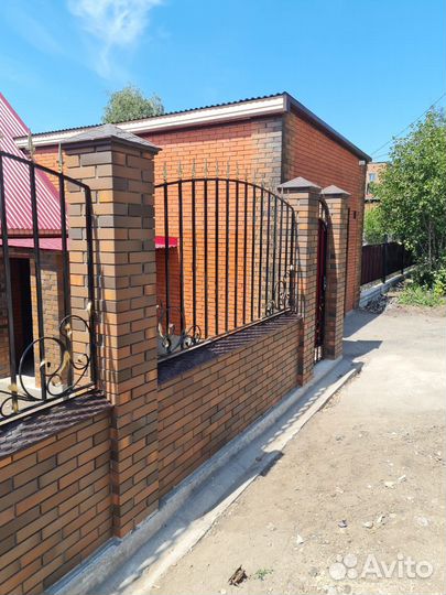 Колпак полимерный для забора из кирпича или блока