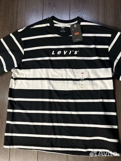 Продам мужскую футболку Levi's размер М