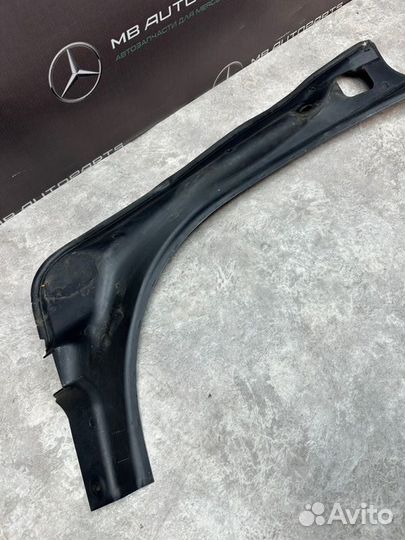 Накладка багажника задняя левая Mercedes-Benz