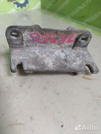 Кронштейн опоры МКПП Renault Scenic 1.6 K4M700