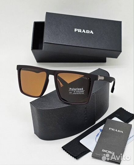Солнцезащитные очки Prada с поляризацией
