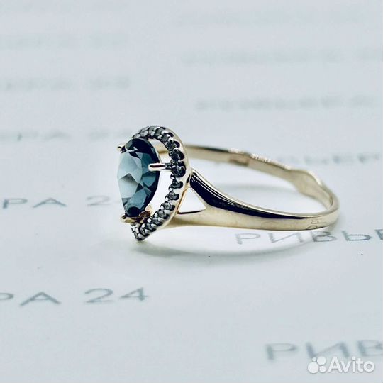 Золотое кольцо с камнем