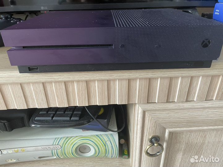 Xbox one s + 2 геймпада