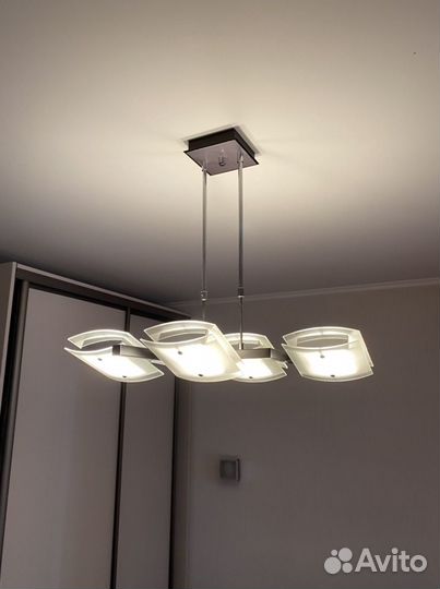 Люстра и настенные светильники