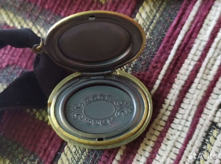 Колье медальон с секретом