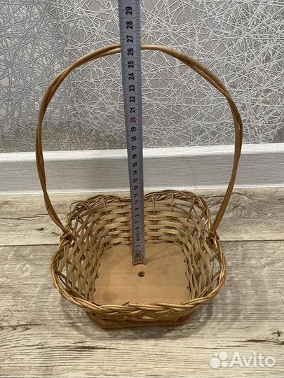 Корзины плетеные, большие и маленькие