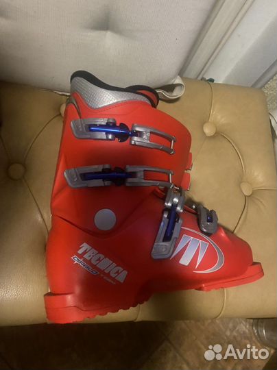 Ботинки детские, также шлем в подарок отдам