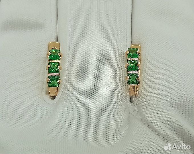 Золотые серьги с камнем