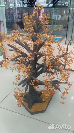 Дерево янтарное