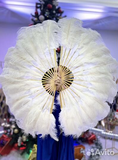 Веер из страусиных перьев