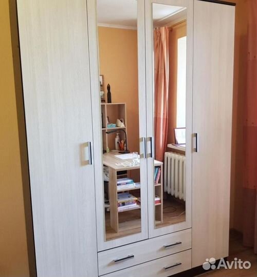 Шкаф