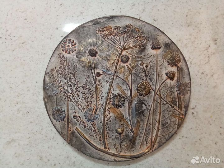 Ботанический барельеф ручной работы