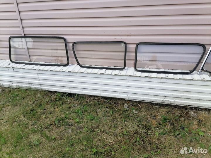 Стекла задние Нива ваз 2121 цена за комплект 2000