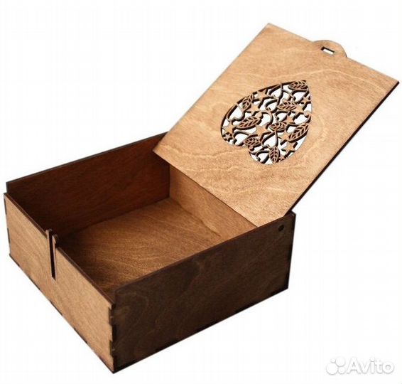 Подарoчнaя коpoбка из деревa