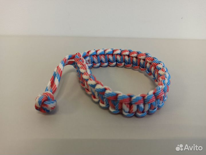 Браслет из паракорда