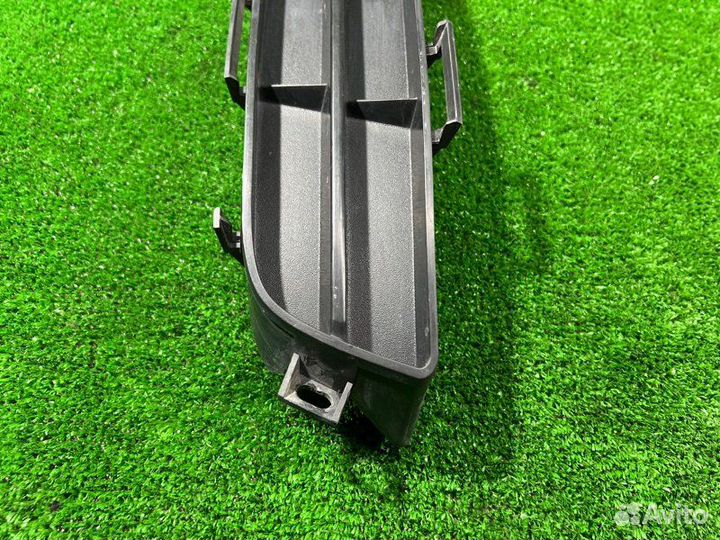 Заглушка бампера передняя левая Toyota Ipsum ACM26