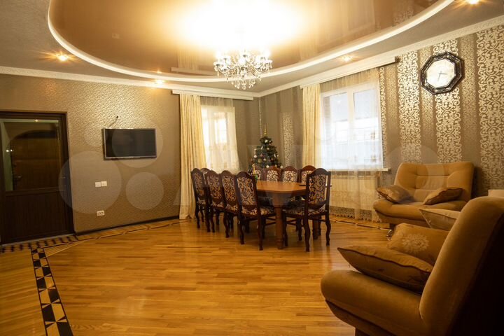 Дом 240 м² на участке 7 сот.