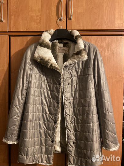 Женская куртка с искуственным мехом