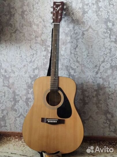 Yamaha F310 + ремень + каподастр