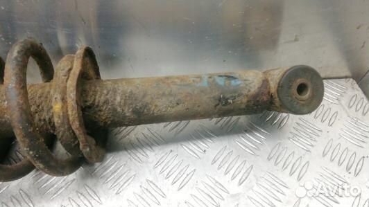 Стойка задняя правая audi 100 С3 (ESE14SK01)