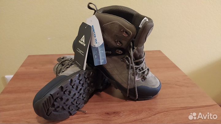 Треккинговые ботинки