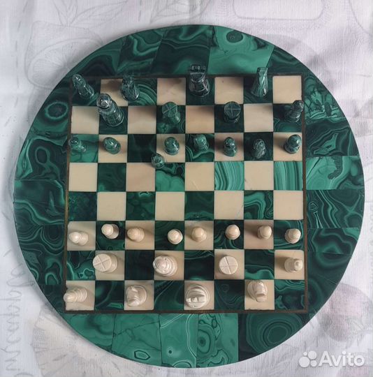 Шахматы из малахита ручной работы