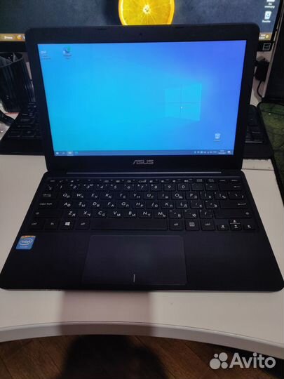 Нетбук asus X205T