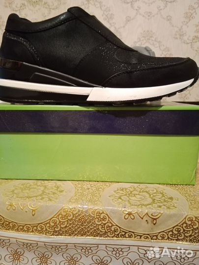 Кроссовки женские37размер,б/у