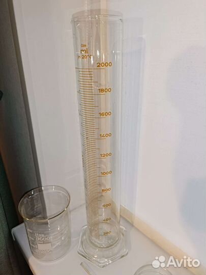 Колбы и стаканы мерные, чашки петри, пробирка