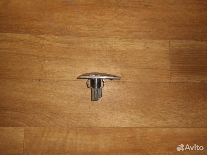 Повторитель поворота на крыло левый Volvo S80 199